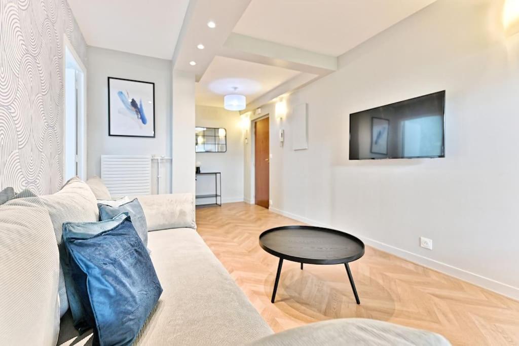 Apartment Spacieux Et Paisible 19eme - Ii