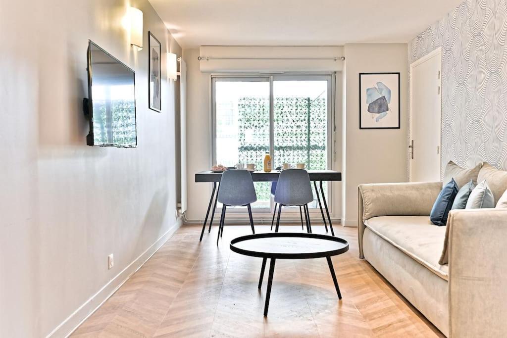 Apartment Spacieux Et Paisible 19eme - Ii *