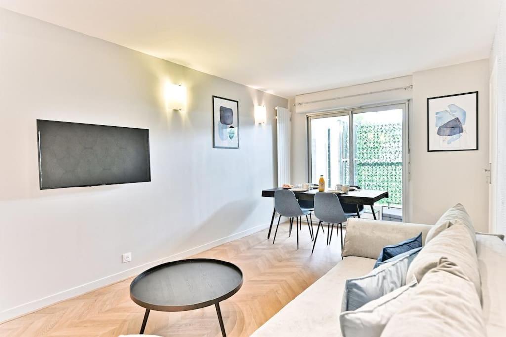 Apartment Spacieux Et Paisible 19eme - Ii